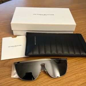 Victoria Beckham Geometric Visor Sunglasses In Dark Ruthenium-Grey